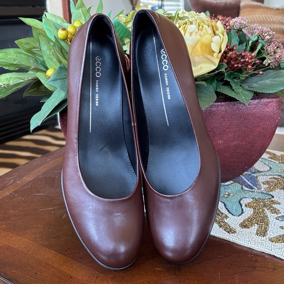 Brand New Ecco Dress Classic 35 Pump Genuine Leather Brown Heels Rounded Toe